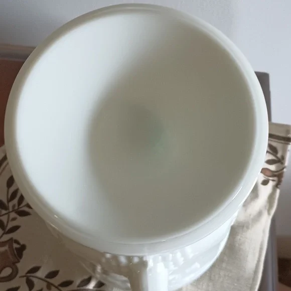 Colony vintage milk glass pitcher - Picture 4 of 4